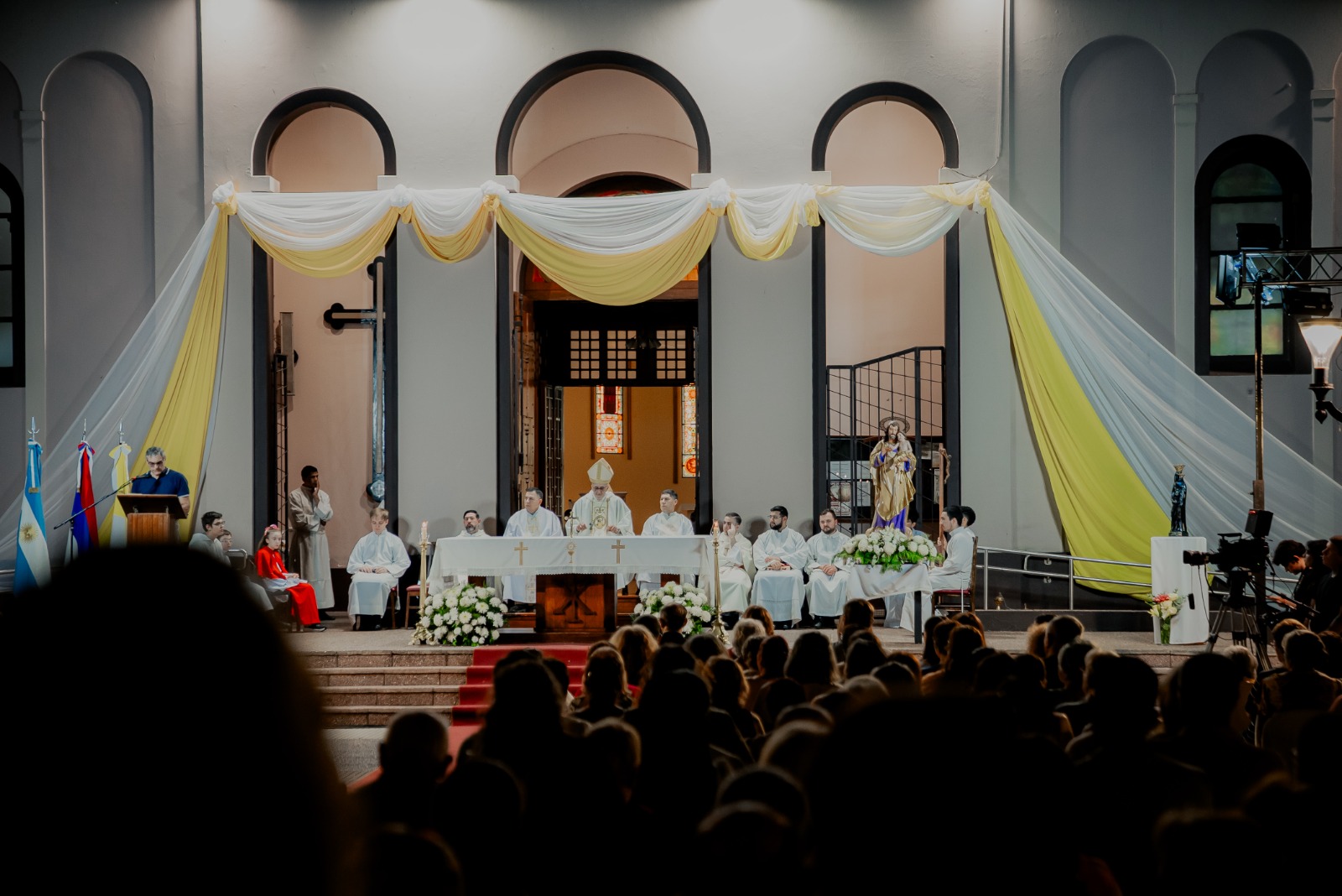 <p>El Intendente Stelatto acompañó a cientos de fieles en la misa central por el día de San José Obrero</p>