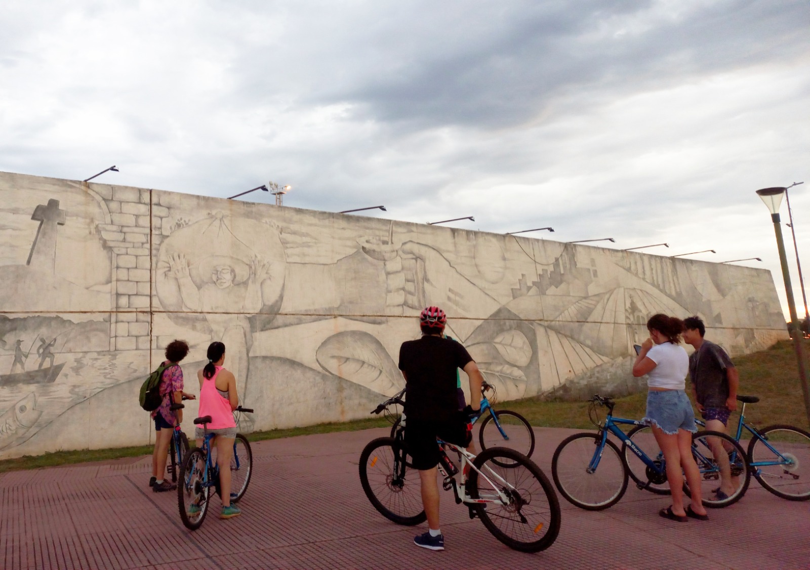 <p>Conociendo “Murales en Bici”, una propuesta turística que combina arte y paseo al aire libre</p>