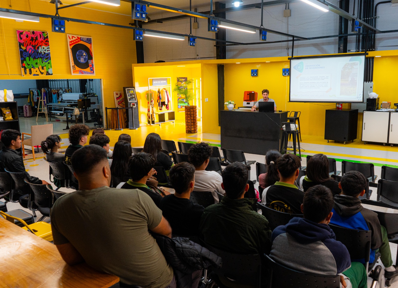 <p>El “Neo Tour del Conocimiento” vincula educación, tecnología e innovación </p>
